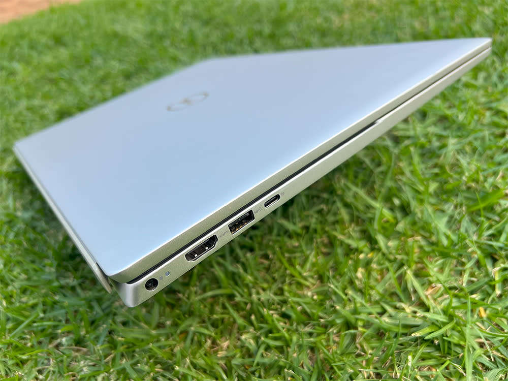 Dell Inspiron 16 5620 - Core i7 - 1255U - 32GB RAM - 512GB SSD - Win 11 Pro Laptop