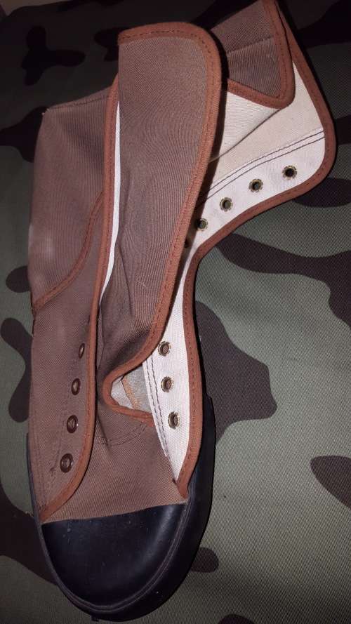 SA SF used "follow-me-not" brown tekkie canvas boot (only left side) size 8 UK - good used condition