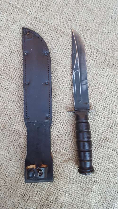 SA SF Recce issued Ka-Bar fighting knife - with leather sheath in almost un-used condition