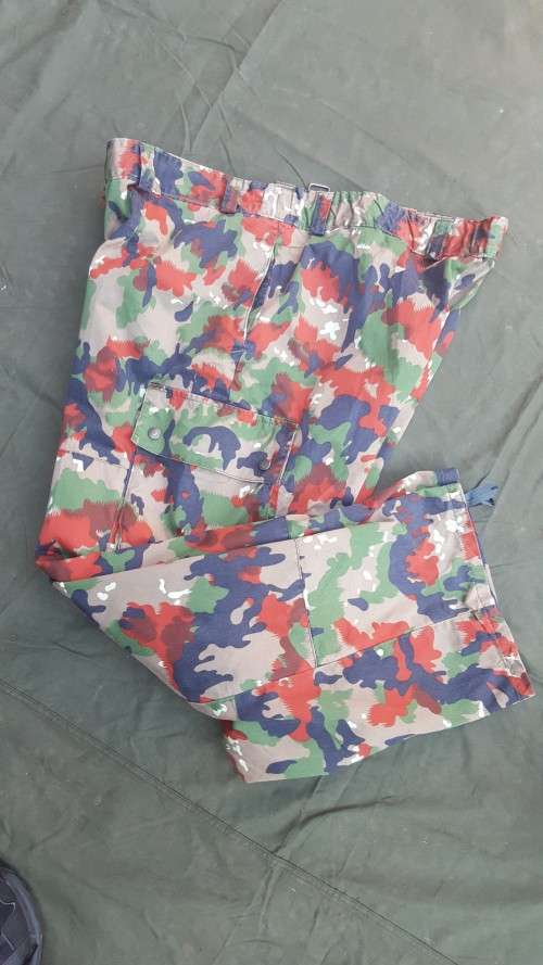 Original Swiss Taz 57 camo field-dress trousers - waist XL-XXL (size 42 inch) good used condition