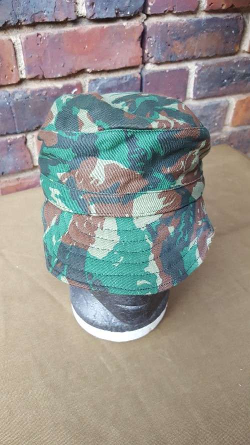Original SA SF Recce copy camo mint unused cuban "fidel" cap in Egypt lizard camo - large size