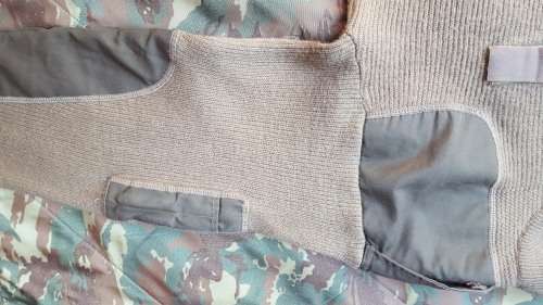 International (Spanish?) khaki Military style jersey/ jumper (wool) in very good used condition Med