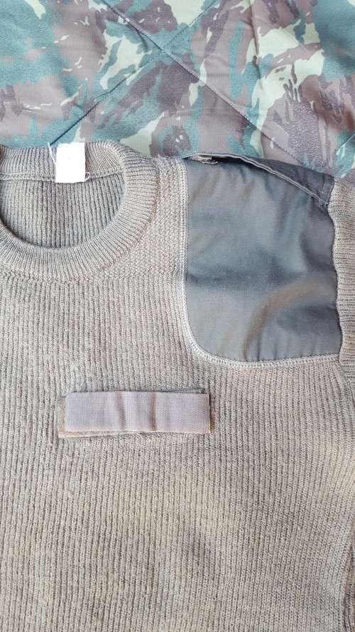 International (Spanish?) khaki Military style jersey/ jumper (wool) in very good used condition Med
