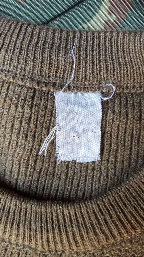 International (Spanish?) khaki Military style jersey/ jumper (wool) in very good used condition Med