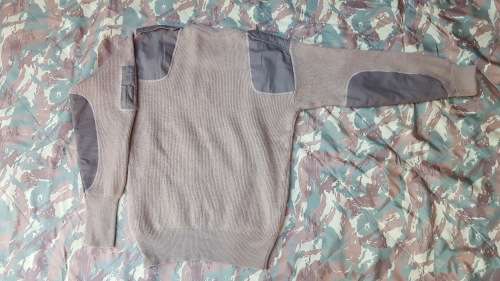 International (Spanish?) khaki Military style jersey/ jumper (wool) in very good used condition Med