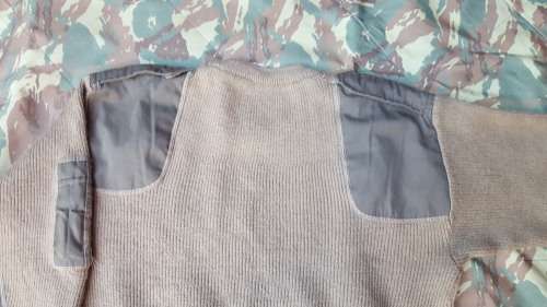 International (Spanish?) khaki Military style jersey/ jumper (wool) in very good used condition Med