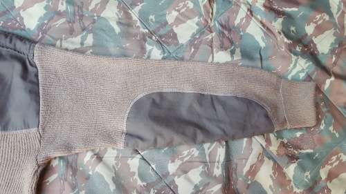 International (Spanish?) khaki Military style jersey/ jumper (wool) in very good used condition Med