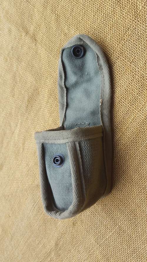a scarce and rarely seen patt 70/73 SADF era olive green canvas compass pouch - new condition