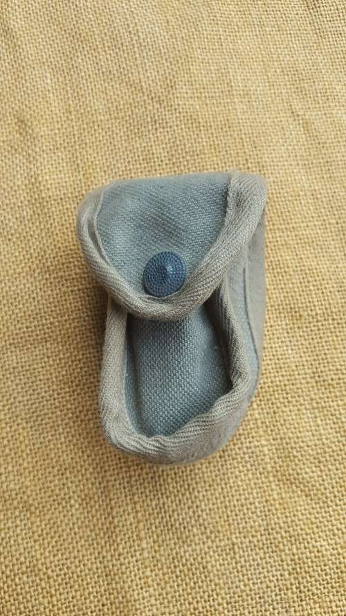 a scarce and rarely seen patt 70/73 SADF era olive green canvas compass pouch - new condition