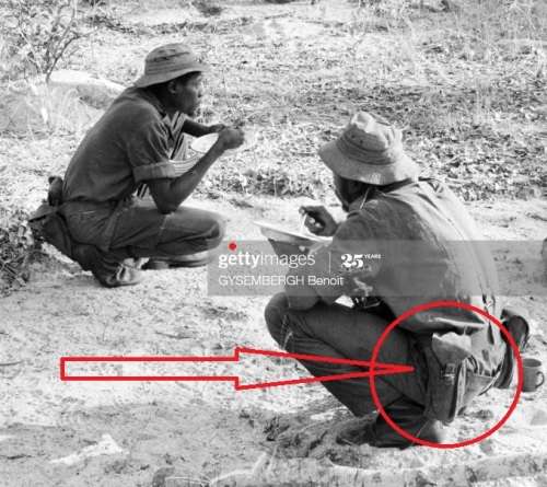 very rare donkey brown SA made cheap export ammo pouch made for UNITA in Angola as SADF supplied aid