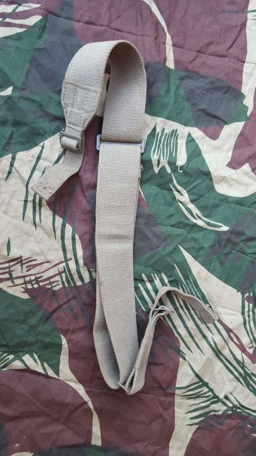 mint new & unissued unused condition SADF era patt 70/73 wide olive green canvas R4/R5 rifle sling
