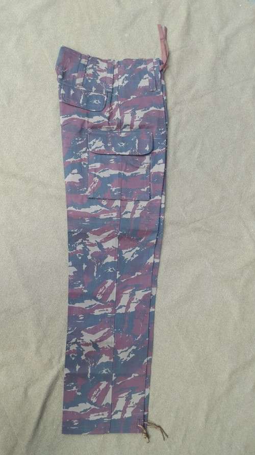 mint & unused off the shelf Med (waist 36) size Recce type "A" 1st patt wet season pair of trousers