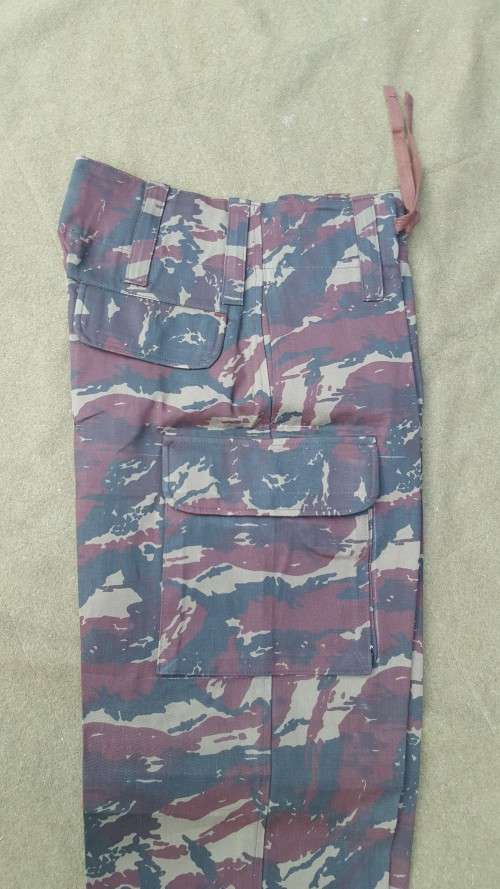 mint & unused off the shelf Med (waist 36) size Recce type "A" 1st patt wet season pair of trousers