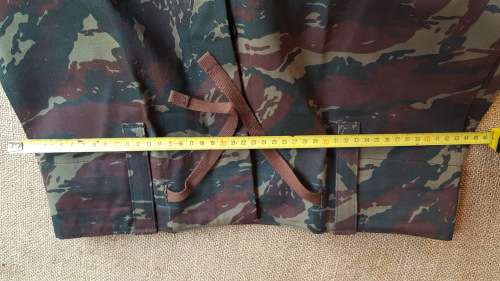 mint & unused off the shelf Med (waist 36) size Recce type "A" 1st patt wet season pair of trousers