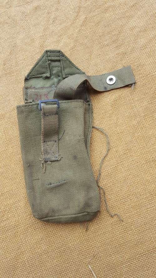 a very rare find - very scarce Rhodesian single mag patt 69 ammo pouch in great condition (nr2)