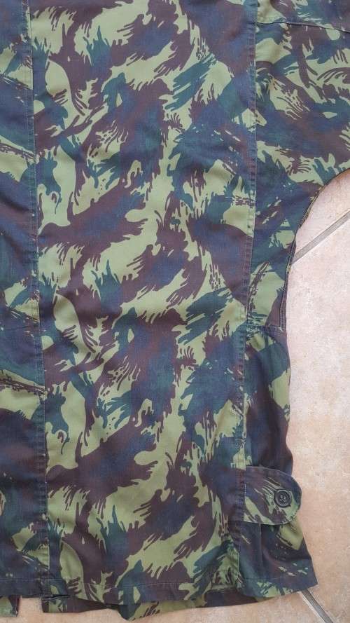 scarce and diff to source Moz Marines Fuzerleiros XL size smock in great used condition - no damage