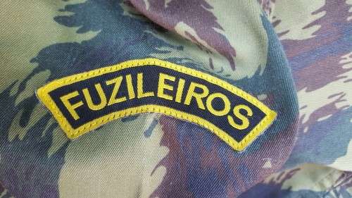 scarce and diff to source Moz Marines Fuzerleiros XL size smock in great used condition - no damage