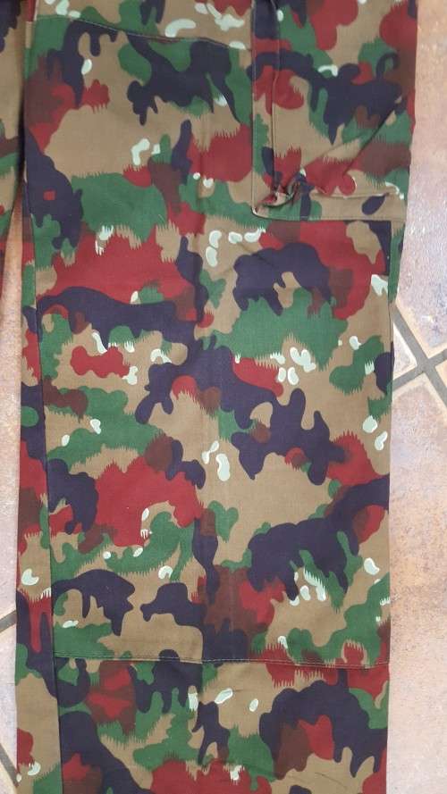 excellent condition Swiss Taz 57 camo combat trousers waist size 34/36 - no damage almost new