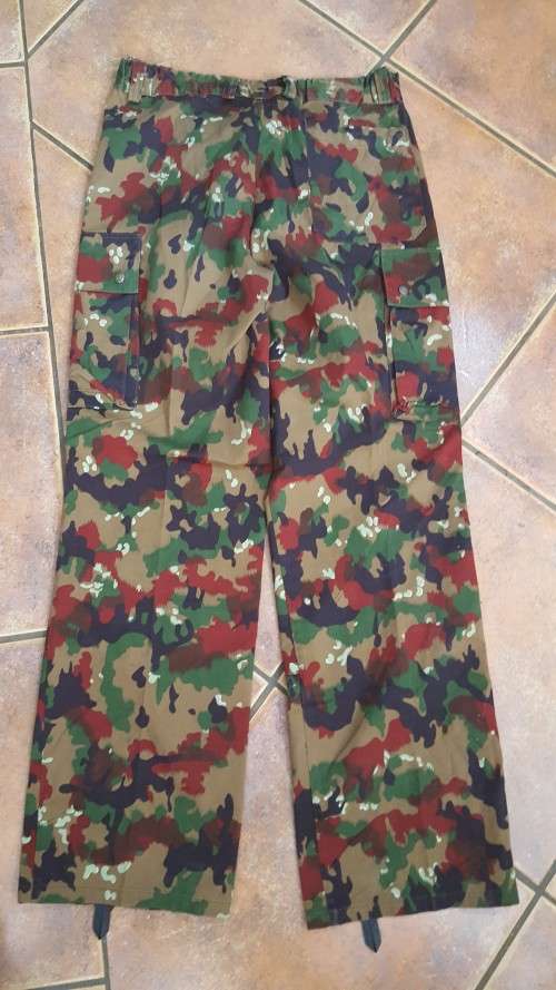 excellent condition Swiss Taz 57 camo combat trousers waist size 34/36 - no damage almost new