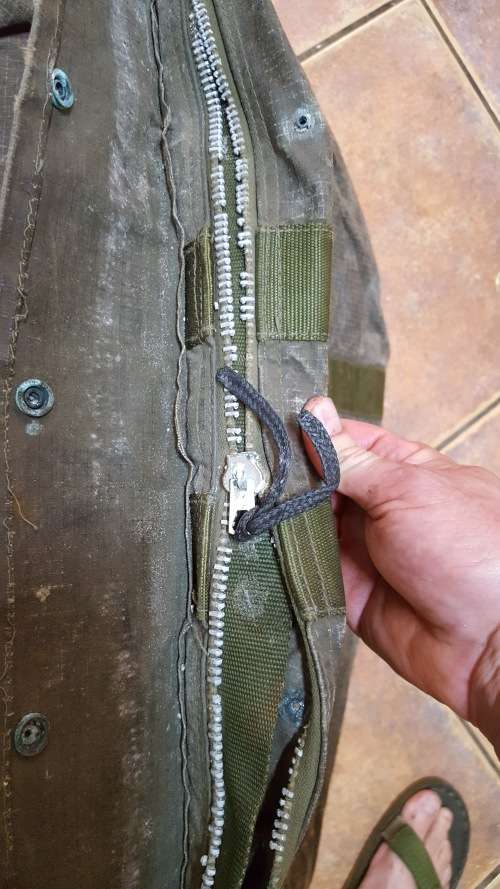 scarce & handy used (damaged main zips) SA SF/ Para type kit-bag in patt 80 type olive green canvas