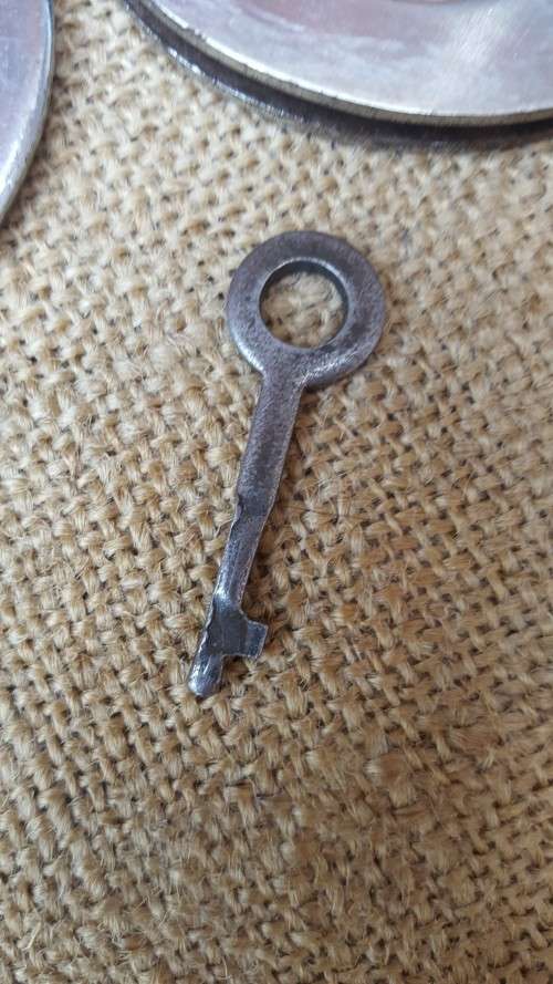 very good & well used old style used condition SAP (stamped) period hand-cuffs with key