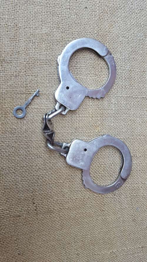 very good & well used old style used condition SAP (stamped) period hand-cuffs with key