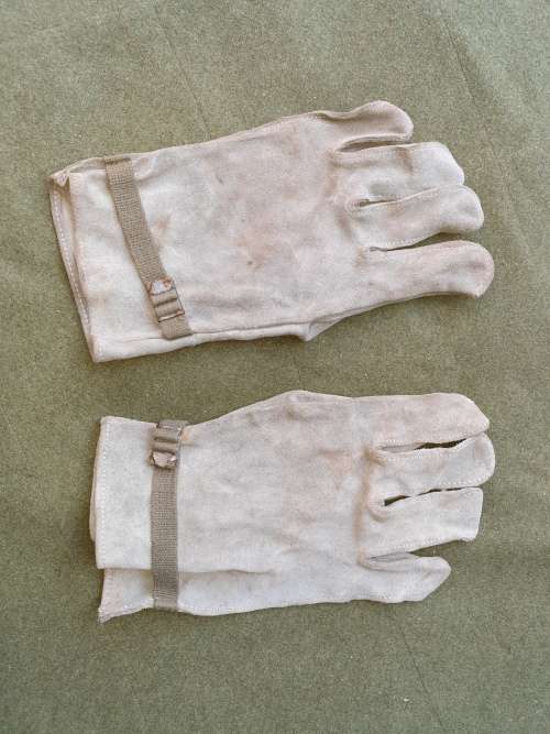 pair orginal SADF period/era Recce used suede/rawhide work (urban use) gloves - no damage/no holes