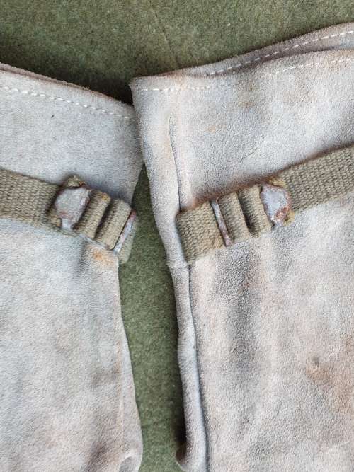 pair orginal SADF period/era Recce used suede/rawhide work (urban use) gloves - no damage/no holes
