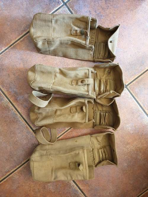 set clean & original matching WW2 era South African troop Bren gun pouches (?) - Canada made