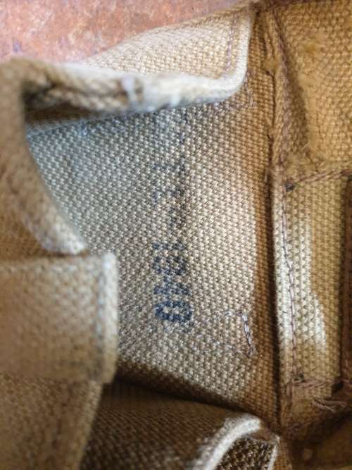 set clean & original matching WW2 era South African troop Bren gun pouches (?) - Canada made