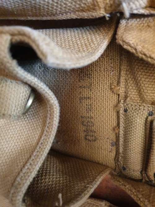 set clean & original matching WW2 era South African troop Bren gun pouches (?) - Canada made