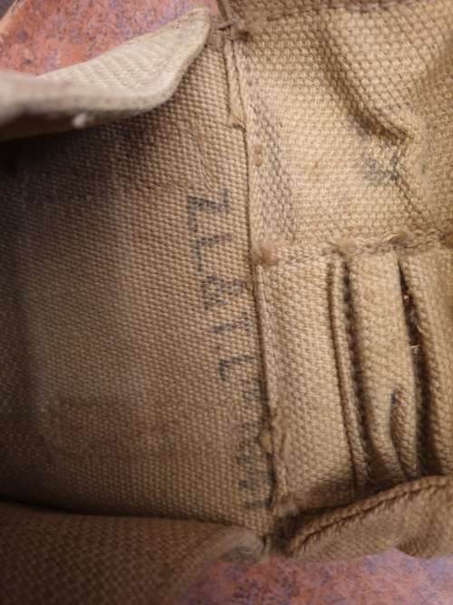 set clean & original matching WW2 era South African troop Bren gun pouches (?) - Canada made