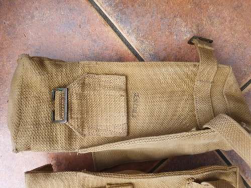 set clean & original matching WW2 era South African troop Bren gun pouches (?) - Canada made