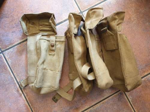 set clean & original matching WW2 era South African troop Bren gun pouches (?) - Canada made