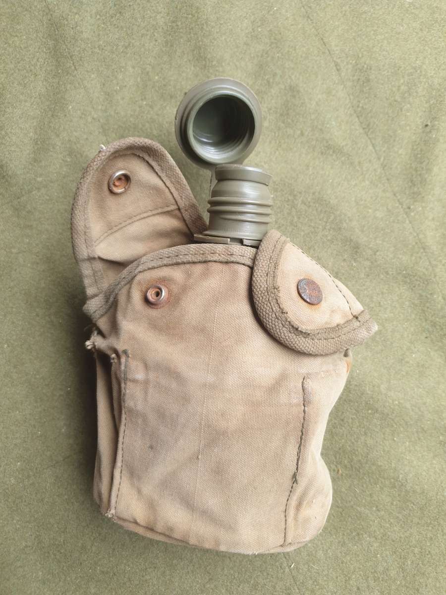 used SAP (contract) issue Borderwar era original 1lt canteen cover & std SADF type 1lt canteen & cup