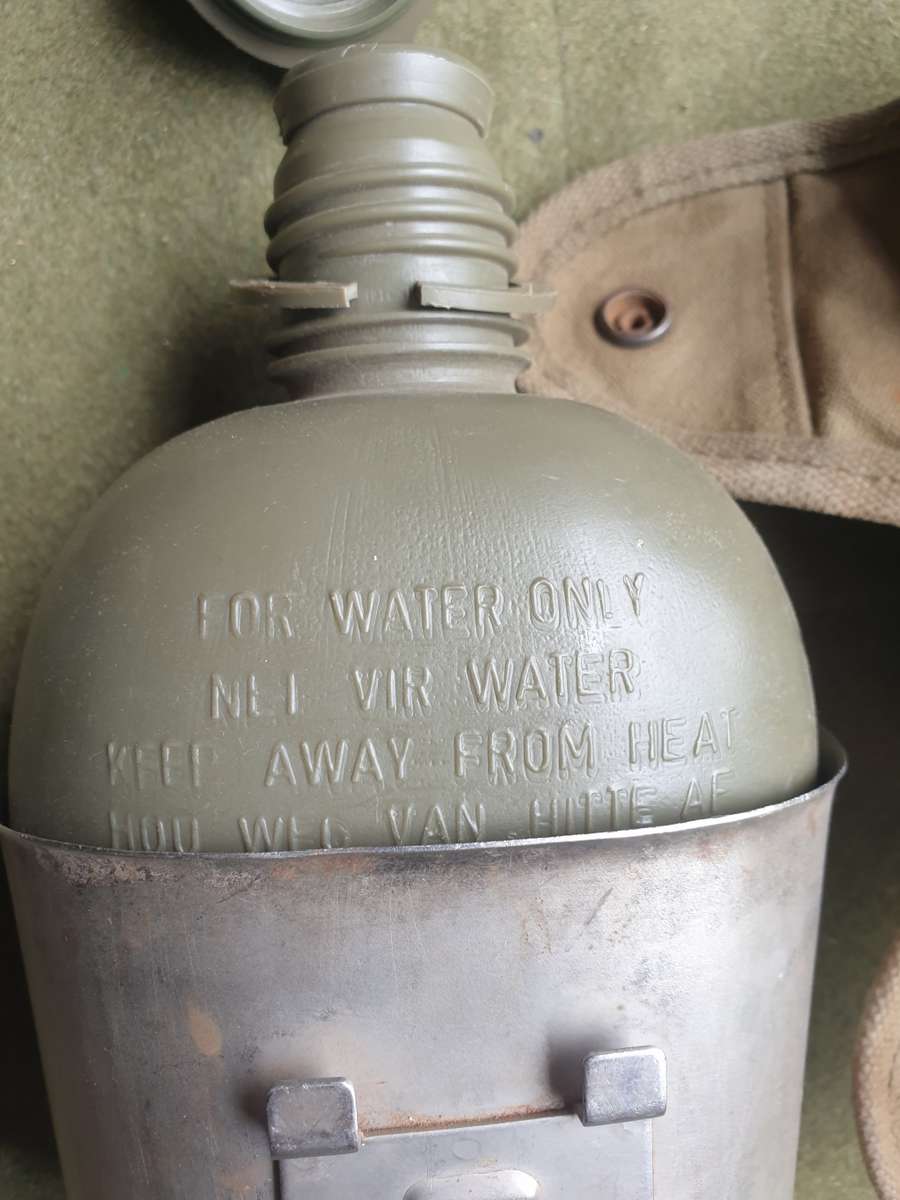used SAP (contract) issue Borderwar era original 1lt canteen cover & std SADF type 1lt canteen & cup