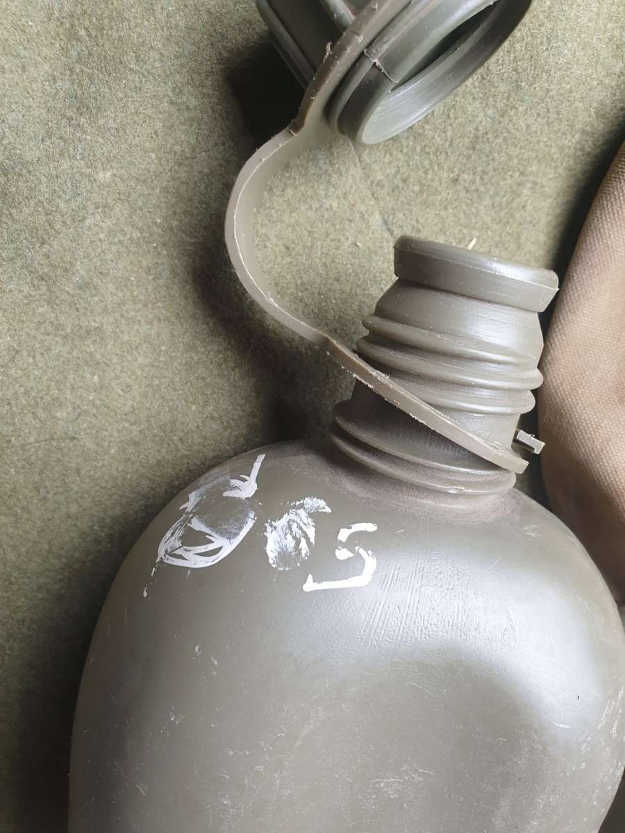 used SAP (contract) issue Borderwar era original 1lt canteen cover & std SADF type 1lt canteen & cup