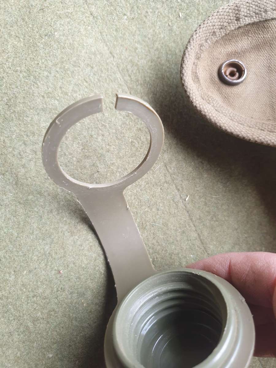 used SAP (contract) issue Borderwar era original 1lt canteen cover & std SADF type 1lt canteen & cup