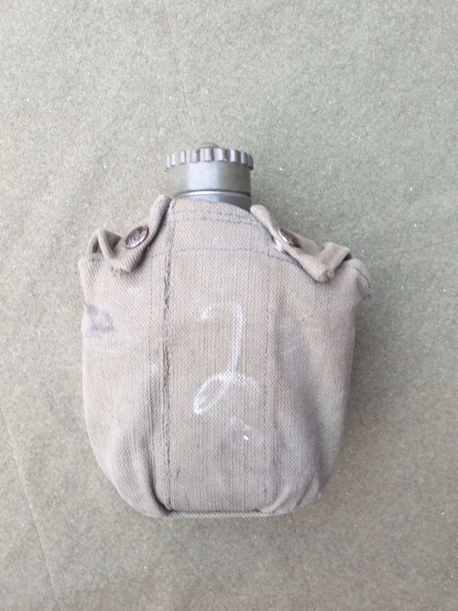Original Rhodesian bushwar period pattern 69 canvas carrier pouch & 1lt canteen good clean used cond