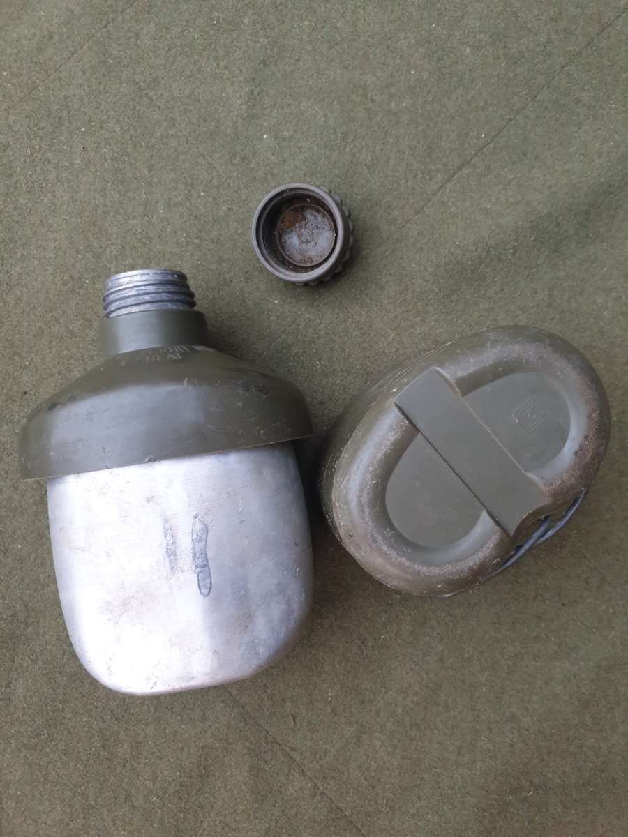 Original Rhodesian bushwar period patt 69 canvas carrier pouch & 1lt canteen good clean used (nr1)