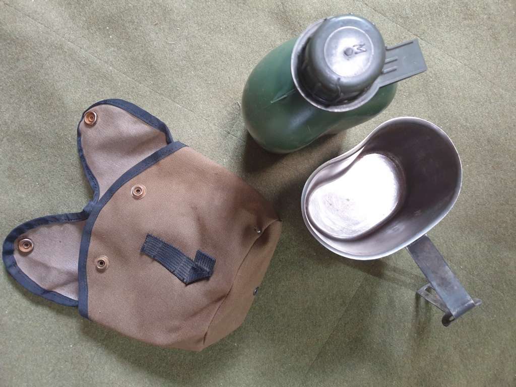 rarely seen SADF era dd 1994/5 nutria patt 83 type 1lt canteen pouch & water-bottle & fire-bucket