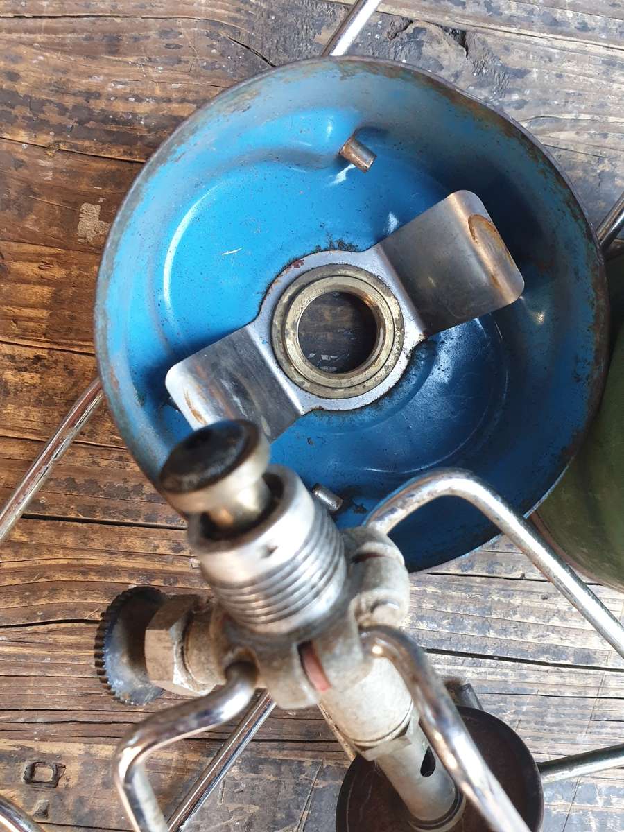original early Camping Gaz BLUET 206 small blue gas stove & Rhod army issue (empty) green canister