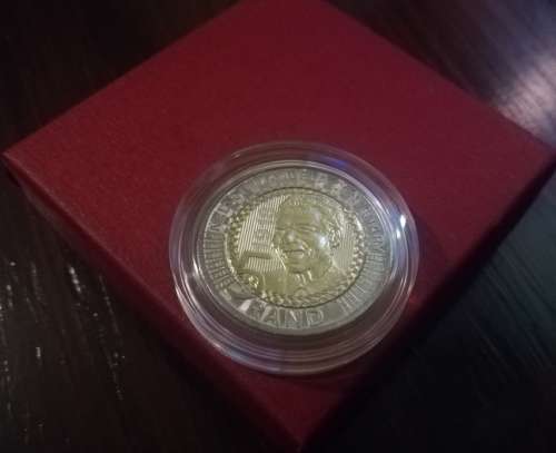 **2018 NELSON MANDELA 100th BIRTHDAY CENTENARY R5 COIN**IN CAPSULE IN SA MINT DISPLAY BOX**