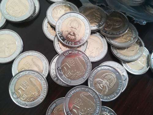 **SA25 CELEBRATING 25 YEARS OF CONSTITUTIONAL DEMOCRACY 1994-2019  R5 COMMEMORATIVE COIN**NEW**