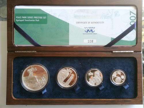 **2007 SA MINT SILVER PRESTIGE KGALAGADI TRANS FRONTIER PARK SET**MINTAGE 296**