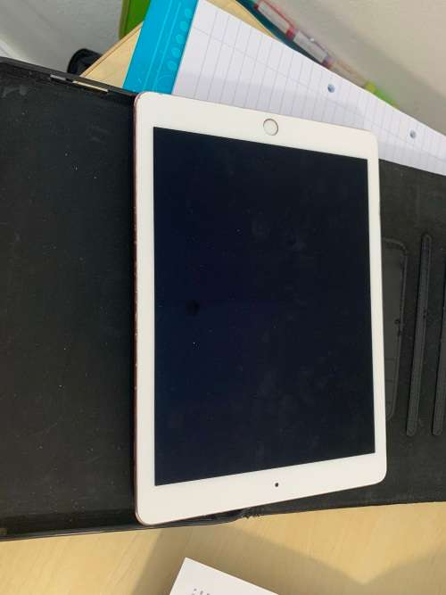 iPad Pro 9.7 128GB - for spares (READ DESCRIPTION CAREFULLY)