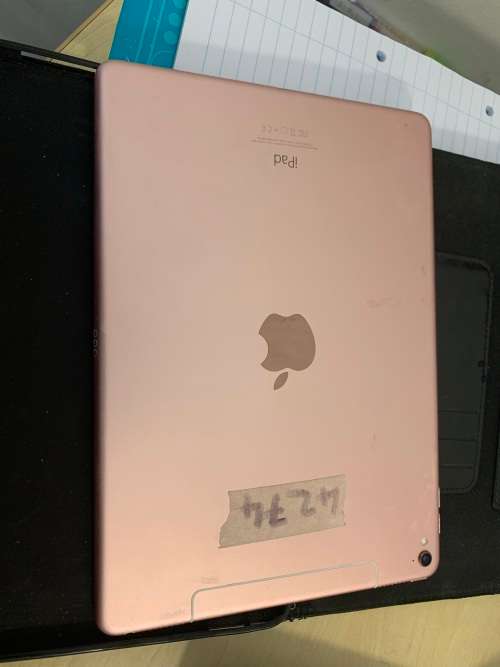 iPad Pro 9.7 128GB - for spares (READ DESCRIPTION CAREFULLY)