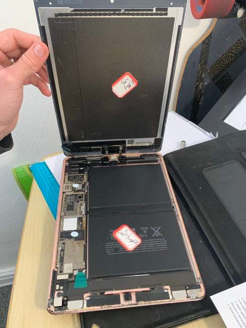 iPad Pro 9.7 128GB - for spares (READ DESCRIPTION CAREFULLY)