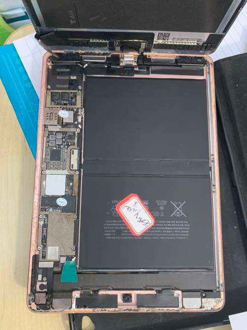iPad Pro 9.7 128GB - for spares (READ DESCRIPTION CAREFULLY)