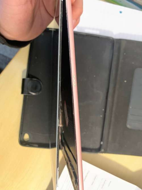 iPad Pro 9.7 128GB - for spares (READ DESCRIPTION CAREFULLY)